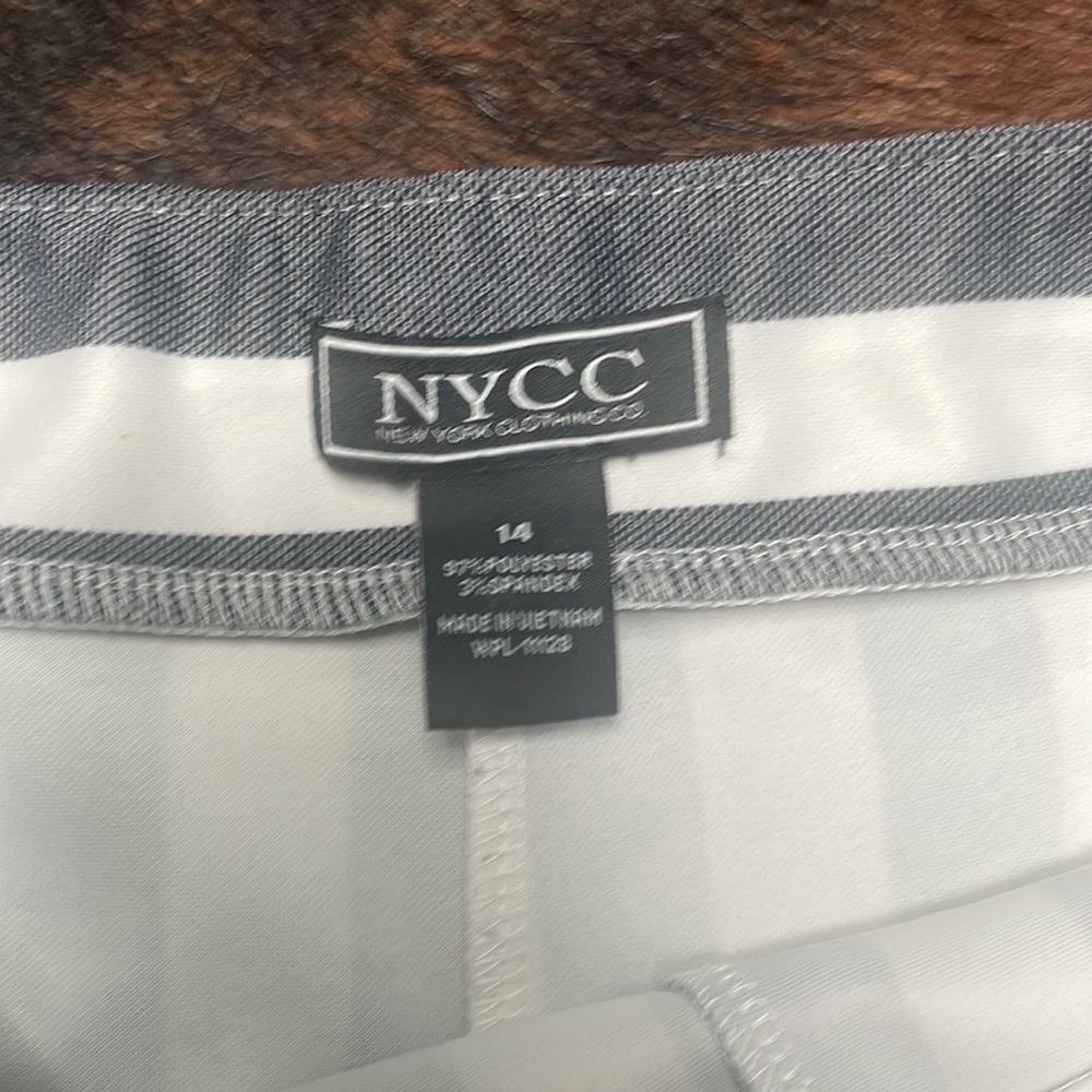 New York clothing, company, gray and white vertical striped dress shorts size 14 - Picture 3 of 4